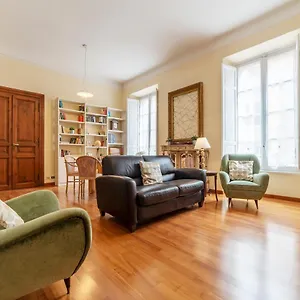 termini-central-and-elegant-apartment.it-romehotels.com/