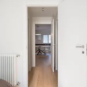 brand-new-4-persons-apt-city-life-district.italymilanhotels.net/